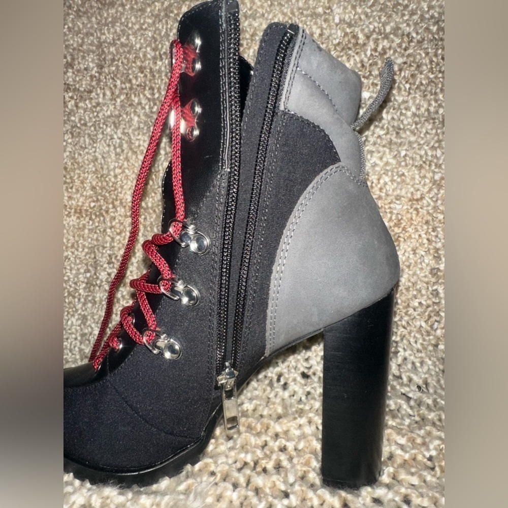 Steve Madden Black Lace-Up Boots With Red Lace Size 7 - Picture 6 of 9